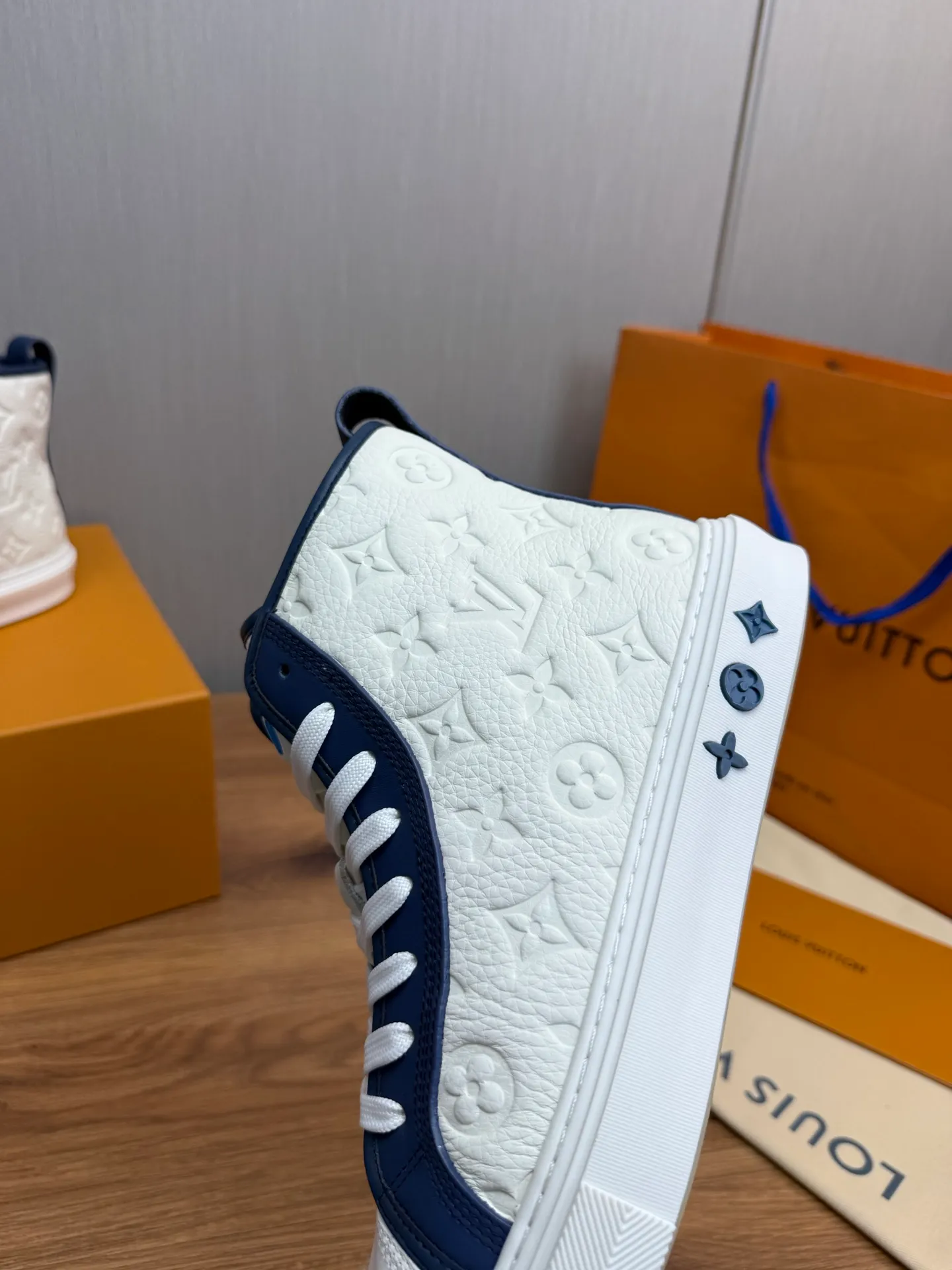 Men's shoes 💰840💰 LOUIS VUITTON [Luden Yiwei] The new trendy Lv is on the market 🎁, casual and fashionable men's shoes 👟 1:1 shipment ⬆️The upper is made of imported cowhide + cowhide mesh lining, the original wear-resistant rubber outsole, the version is simple and elegant, exclusive for trendy men. 38-45 (38.45 is non-refundable if made to order)